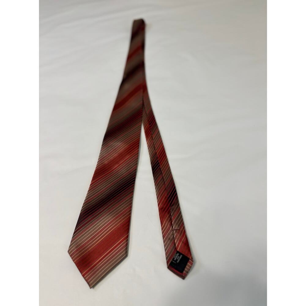 Kenneth Cole Reaction silk tie, diagonal striped pattern. Red, tan, black, gold